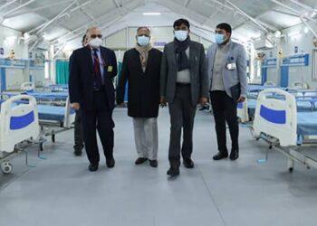 Mansukh Mandaviya visits Safdarjung Hospital, reviews Covid mock drill