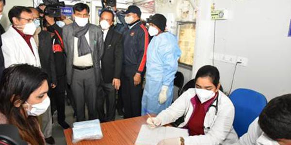 Dr Mansukh Mandaviya reviews COVID preparedness at Safdarjung Hospital