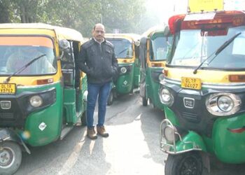 Traveling in auto rickshaw and taxi in Delhi became expensive Auto Rickshaw