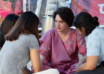 Priyanka Gandhi meets wrestlers protesting at Jantar Mantar
