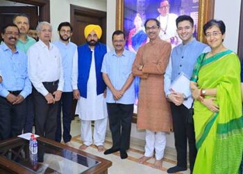 Shivsena assures support to Kejriwal in anti-ordinance push