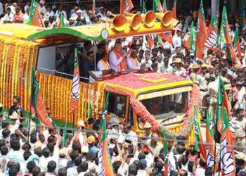 Karnataka assembly elections: Amit Shah holds roadshow in Tiptur