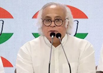 Congress delegation meets Prez over Manipur issue, seeks inquiry commission