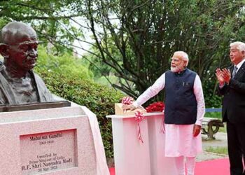 PM Modi unveils Mahatma Gandhi’s bust in Hiroshima