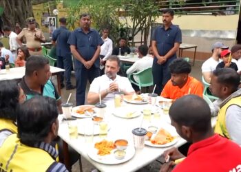 Watch: Rahul Gandhi’s dosa with delivery agent’s in Bengaluru