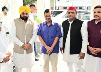 AAP gets Akhilesh Yadav’s support against Centre’s ordinance