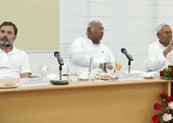 Opposition Parties Meet: Leaders of 15 opposition parties meeting in Patna