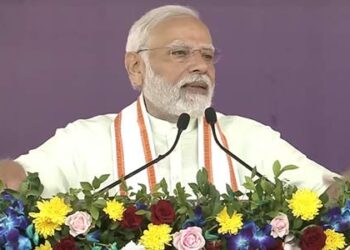 PM Modi launches development projects worth 5800 crore rupees in Mehsana, Gujarat