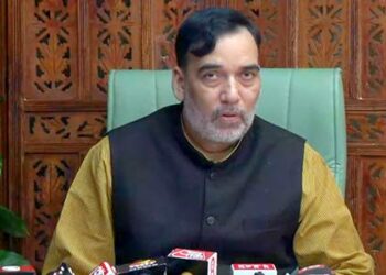 Delhi air quality turns ‘severe”, Next 15 days crucial for Delhi, use public transport: Gopal Rai