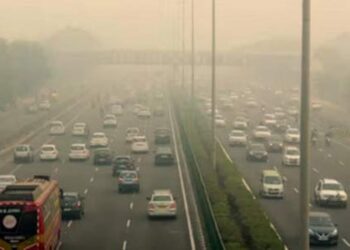 Delhi Pollution: AQI recorded at 407, situation still serious: Delhi govt.