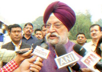 Union Minister Hardeep Singh Puri Commends Asian Para Games Contingent