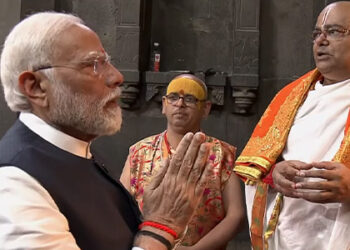 PM Modi performs Darshan and Pooja at Shree Kalaram Temple in Nashik