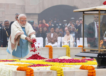 PM Modi pays floral tributes to Mahatma Gandhi on his Punya Tithi