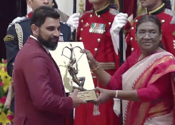 Mohammed Shami receives Arjuna Award from President Droupadi Murmu