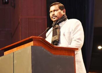 Government urges agitating farmers to maintain peace amid their continued protest