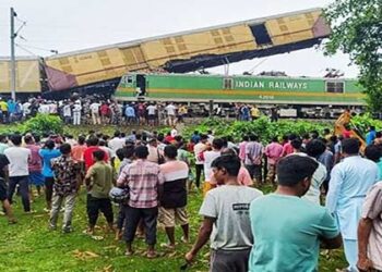 West Bengal: At least 8 people including 3 railways officials killed after goods train collided with Kanchanjungha Express