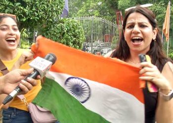 Indian Cricket team’s fan gather outside ITC Maurya in Delhi: Watch Video