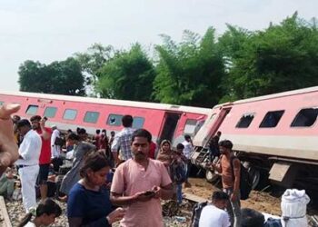 UP: 1 dies, 7 injured as 12 coaches of Dibrugarh Express derails in Gonda, several feared trapped