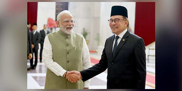 PM Modi receives Malaysia counterpart Anwar Ibrahim in ceremonial welcome at Rashtrapati Bhavan