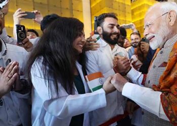 PM Modi meets Indian diaspora after arriving in Kyiv