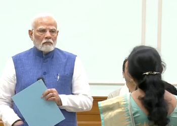 PM Modi meets national award winning teachers