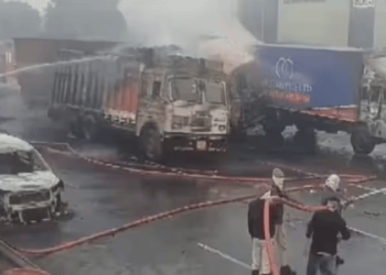 Atleast 5 killed after truck carrying chemicals hits cars in Jaipur-Ajmer highway