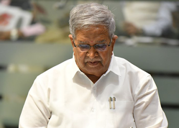 Gujarat Finance Minister presents Budget 2025-26 digitally via NeVA