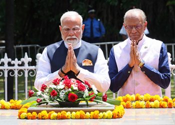Prime Minister lays wreath at Samadhis of Sir Seewoosagur Ramgoolam and Sir Anerood Jugnauth